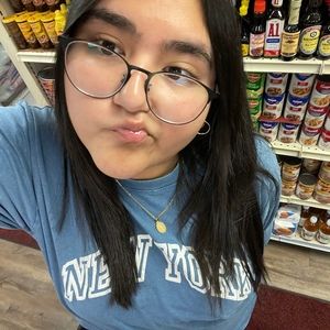 Meet your Posher, Mia